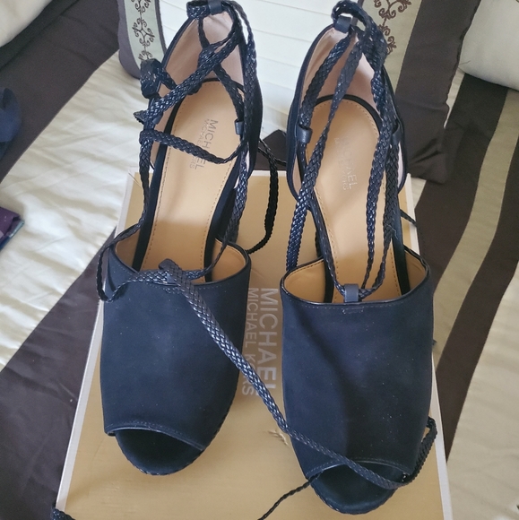 Shoes - Picture 1 of 4